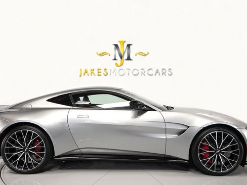 Used 2022 Aston Martin V8 Vantage Coupe image 13