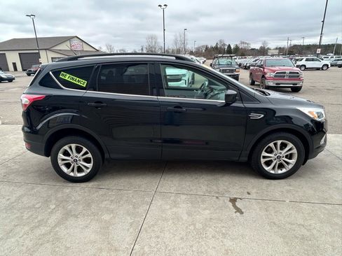 Used 2018 Ford Escape SE image 4
