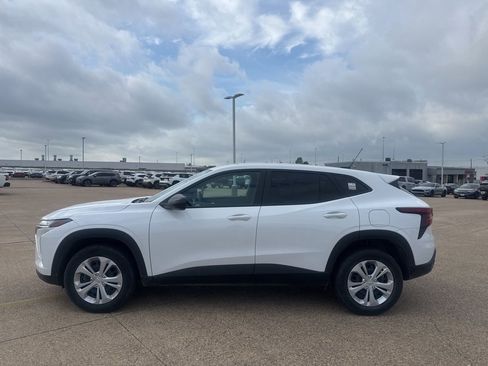 Used 2025 Chevrolet Trax LS image 11