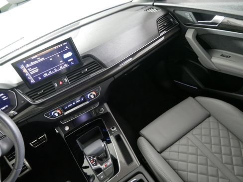 Used 2022 Audi SQ5 Prestige w/ Prestige Package image 11