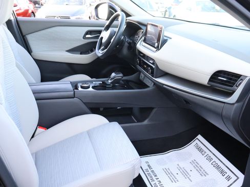 Used 2023 Nissan Rogue SV AWD/4WD image 7