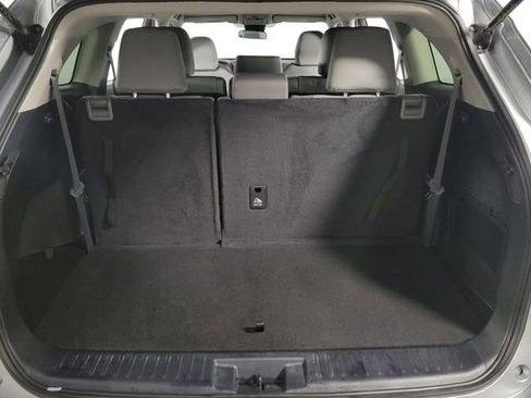 Used 2022 Toyota Highlander L image 27