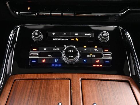 Used 2020 Lincoln Navigator Reserve w/ Luxury Package RWD image 37