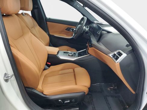 Used 2025 BMW 330i Sedan w/ Convenience Package image 29