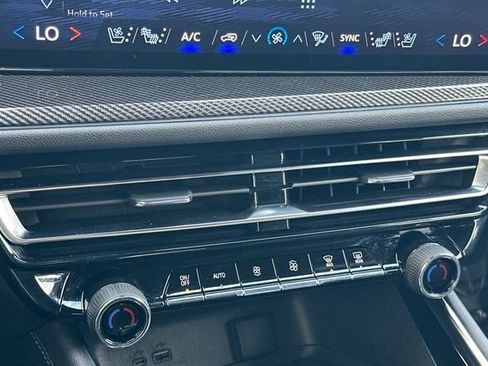 New 2026 Chevrolet Traverse High Country FWD image 29