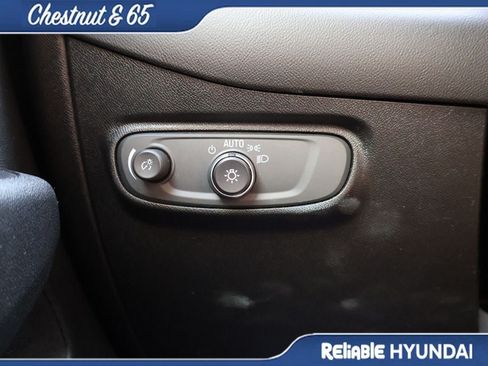 Used 2019 Chevrolet Equinox LT w/ Driver Convenience Package FWD image 31