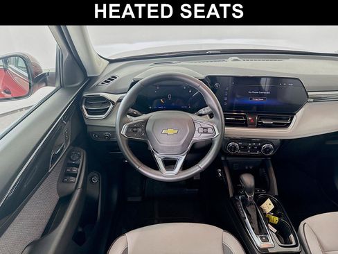 Used 2025 Chevrolet TrailBlazer LT w/ Convenience Package AWD/4WD image 2