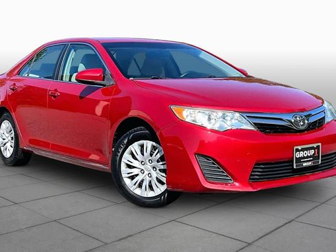 Used 2013 Toyota Camry LE FWD image 3