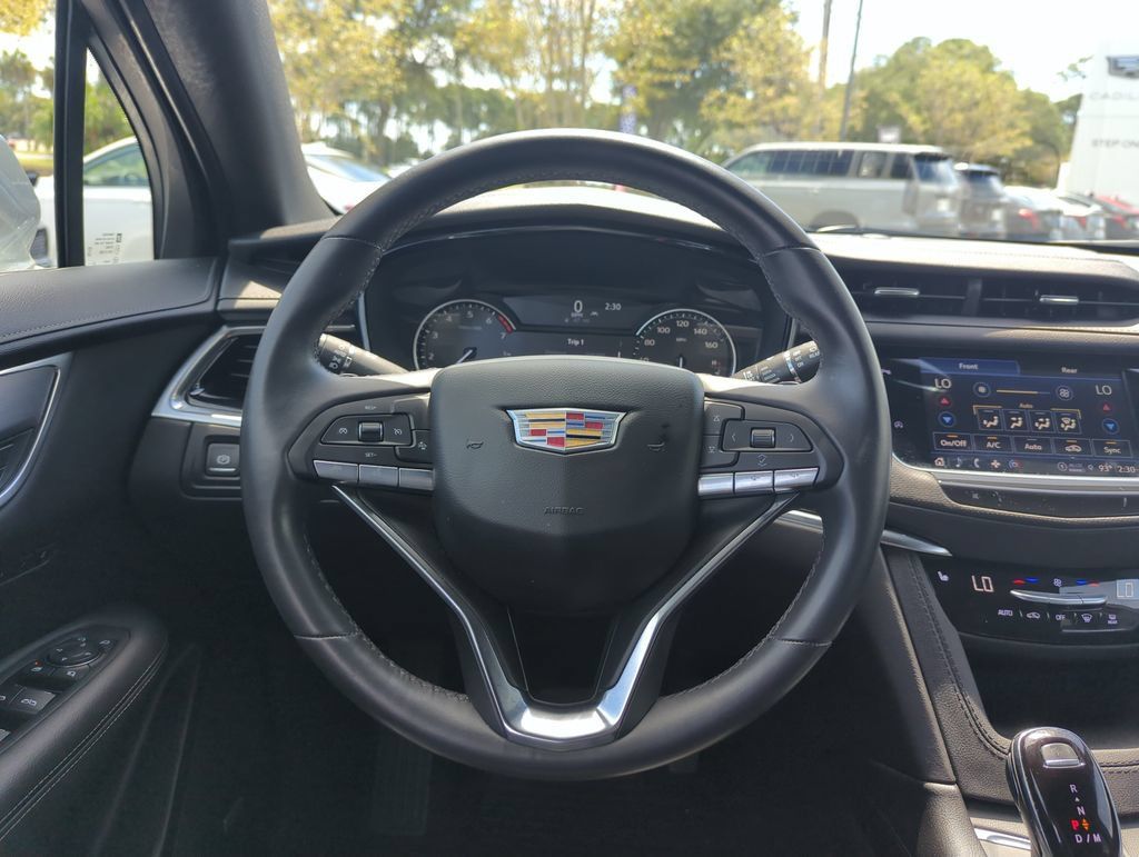 Used 2024 Cadillac XT6 Luxury AWD/4WD image 16