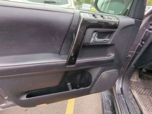 Used 2019 Toyota 4Runner TRD Off-Road Premium AWD/4WD image 8