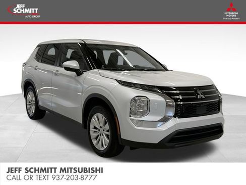 New 2026 Mitsubishi Outlander ES image 1