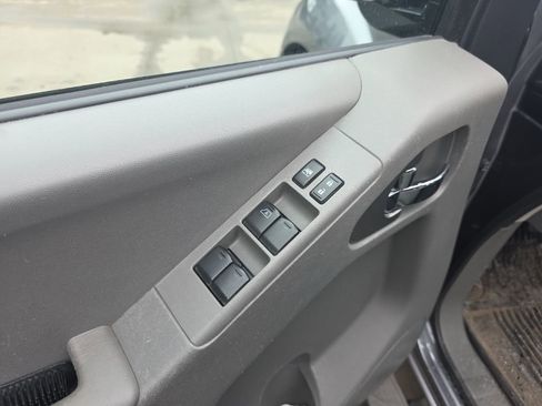 Used 2020 Nissan Frontier SV w/ Midnight Edition Floor Mats image 8