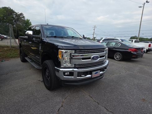 Used 2017 Ford F250 Lariat w/ Chrome Package AWD/4WD image 2