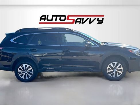Used 2024 Subaru Outback Premium image 8