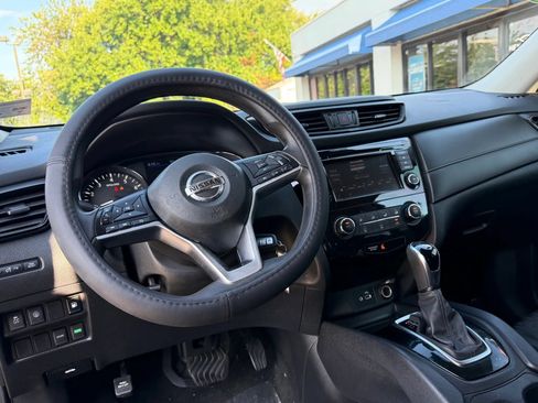 Used 2020 Nissan Rogue S FWD image 36