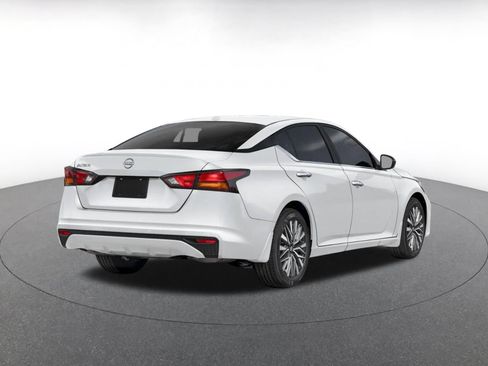 Used 2025 Nissan Altima 2.5 SV FWD image 2