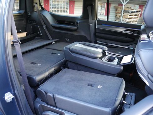 Used 2023 Jeep Grand Wagoneer 4WD image 30