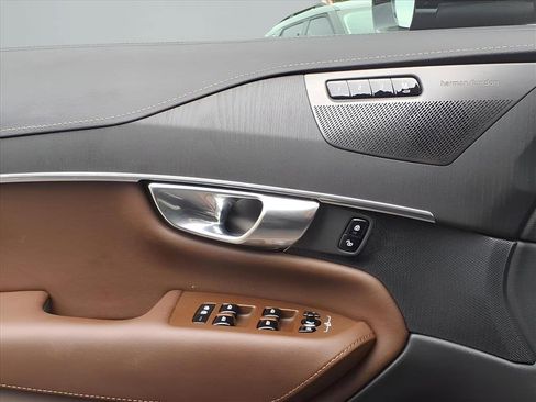 Used 2022 Volvo XC90 T6 Inscription w/ Advanced Package image 16