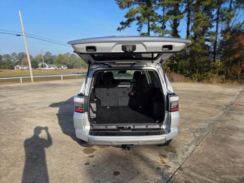 Used 2024 Toyota 4Runner TRD Off-Road image 5