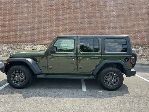 Used 2024 Jeep Wrangler Unlimited Sport AWD/4WD image 2