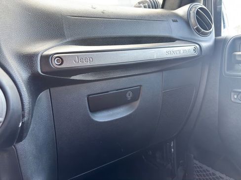 Used 2018 Jeep Wrangler Unlimited Sport S AWD/4WD image 31