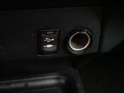 Used 2018 Toyota RAV4 LE w/ Carpet Mat Package FWD image 29