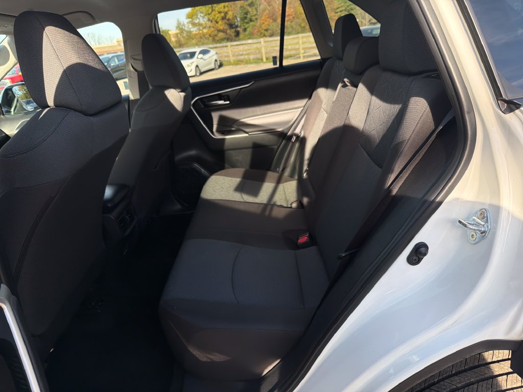 Used 2025 Toyota RAV4 XLE FWD image 15