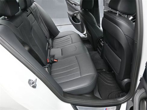 Used 2022 BMW 540i w/ Executive Package image 24