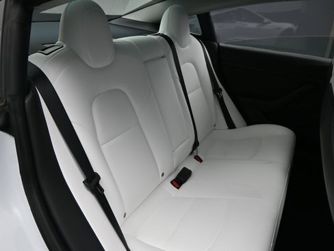 Used 2023 Tesla Model 3 Standard Range image 14