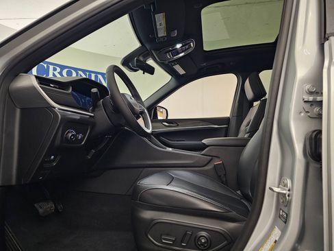 New 2025 Jeep Grand Cherokee Limited image 14