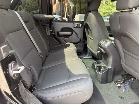 Used 2020 Jeep Wrangler Unlimited Sport AWD/4WD image 19