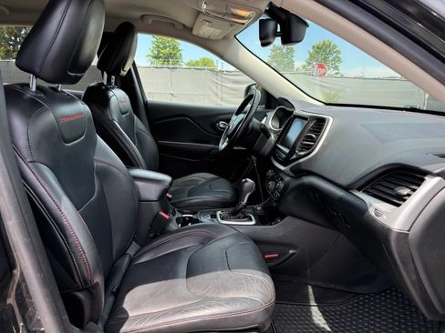 Used 2014 Jeep Cherokee Trailhawk w/ Comfort/Convenience Group AWD/4WD image 18