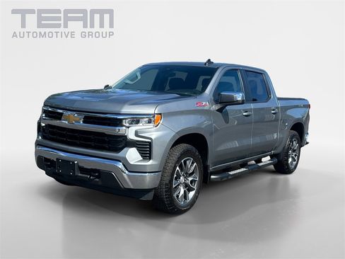 Used 2024 Chevrolet Silverado 1500 LT w/ Z71 Off-Road Package image 3