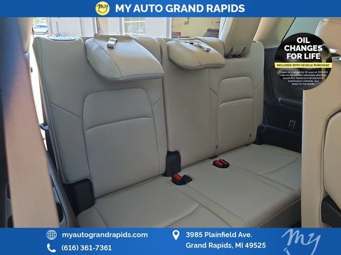 Used 2022 Nissan Pathfinder SL AWD/4WD image 22