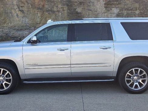 Used 2018 GMC Yukon XL Denali RWD image 3
