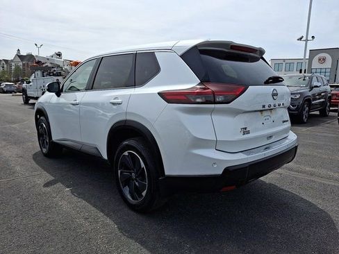 Used 2024 Nissan Rogue SV AWD/4WD image 4