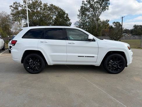 Used 2021 Jeep Grand Cherokee Laredo X image 5