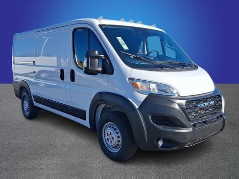Used 2025 RAM ProMaster 2500 w/ Premium Convenience Group FWD image 3