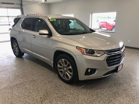 Used 2019 Chevrolet Traverse Premier image 2