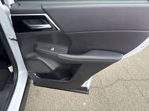 Used 2024 Mitsubishi Outlander 4WD Plug-In Hybrid image 13