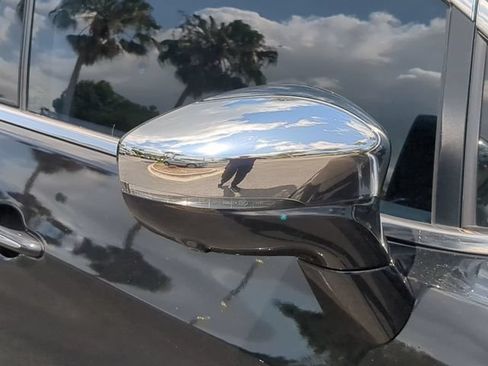 Used 2019 Chrysler Pacifica Limited w/ Advanced Safetytec Group FWD image 12