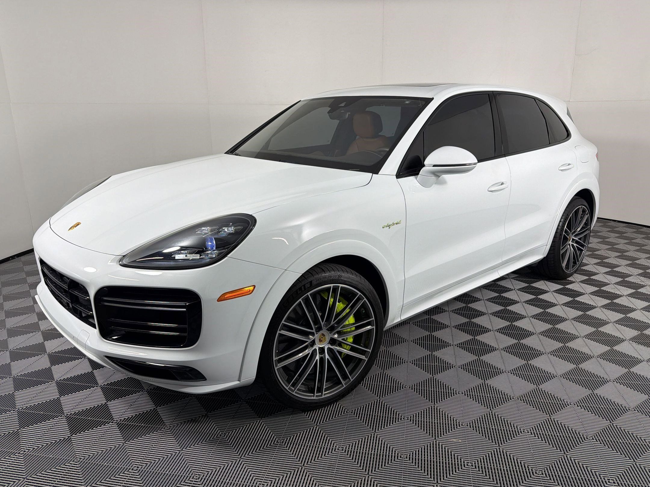 Certified 2022 Porsche Cayenne Turbo S AWD/4WD image 1