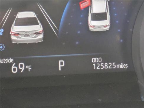 Used 2019 Toyota Camry XSE image 9