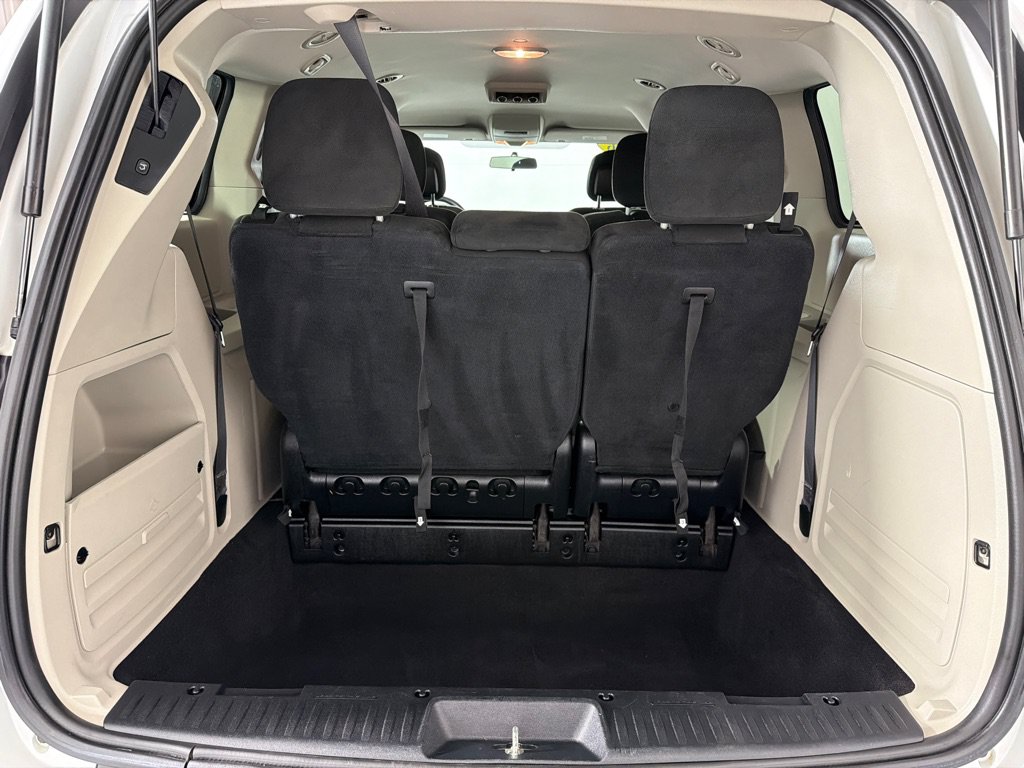 Used 2016 Dodge Grand Caravan SXT FWD image 19