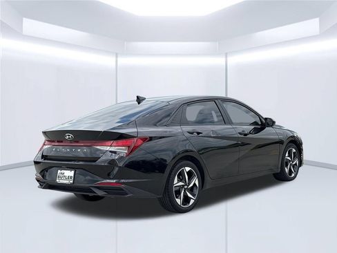 Used 2023 Hyundai Elantra SEL w/ Convenience Package FWD image 5