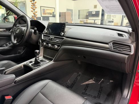 Used 2018 Honda Accord Sport image 19