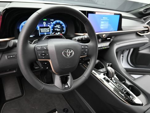 New 2025 Toyota Crown Signia image 8