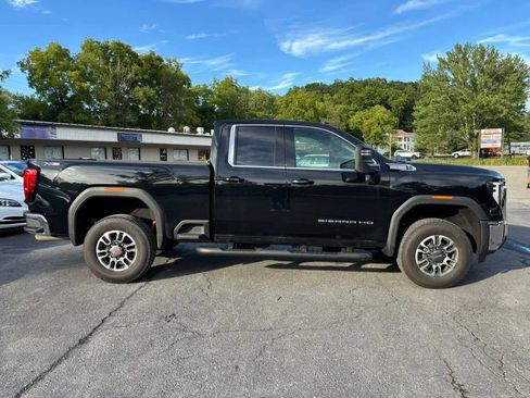 Used 2024 GMC Sierra 2500 SLE w/ SLE Value Package; AWD/4WD image 9