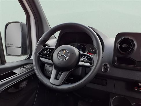 Used 2024 Mercedes-Benz Sprinter 2500 image 20