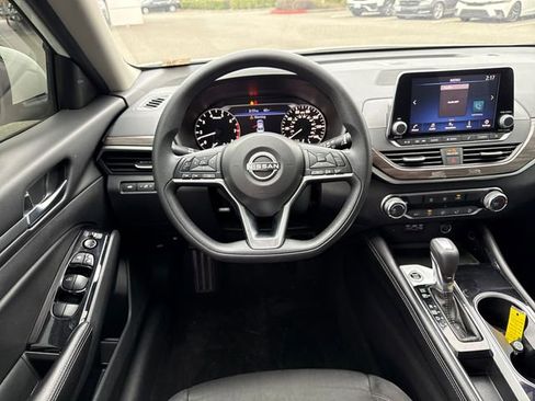 Used 2023 Nissan Altima 2.5 SV image 29